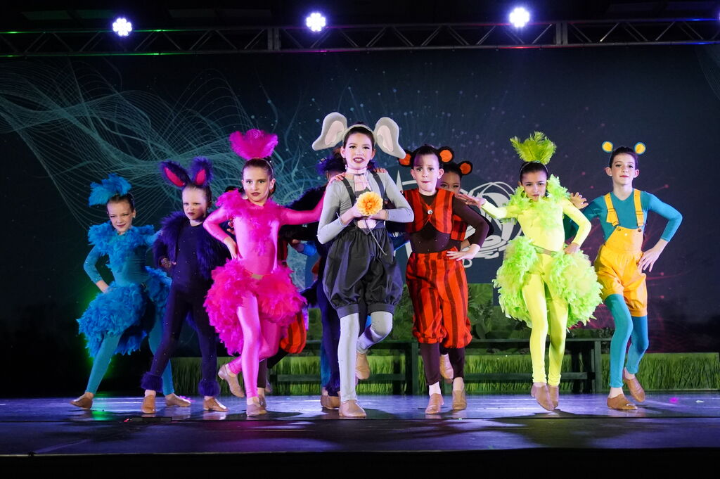 Dynamic jazz dance performance by students Moves Dance Studio